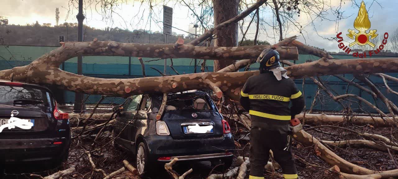 Roma, provincia e Castelli circa 120 interventi per il maltempo dei Vigili del Fuoco