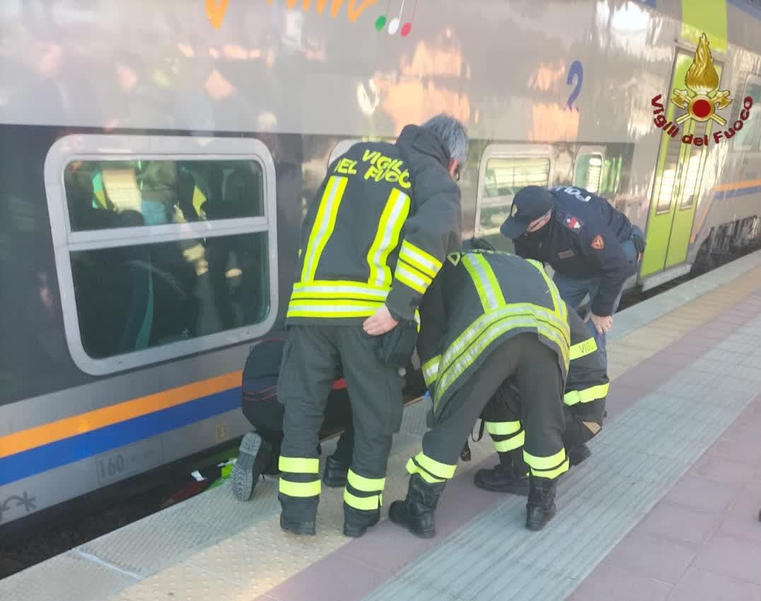 Colleferro settantenne muore sotto il treno in stazione. Probabile suicidio