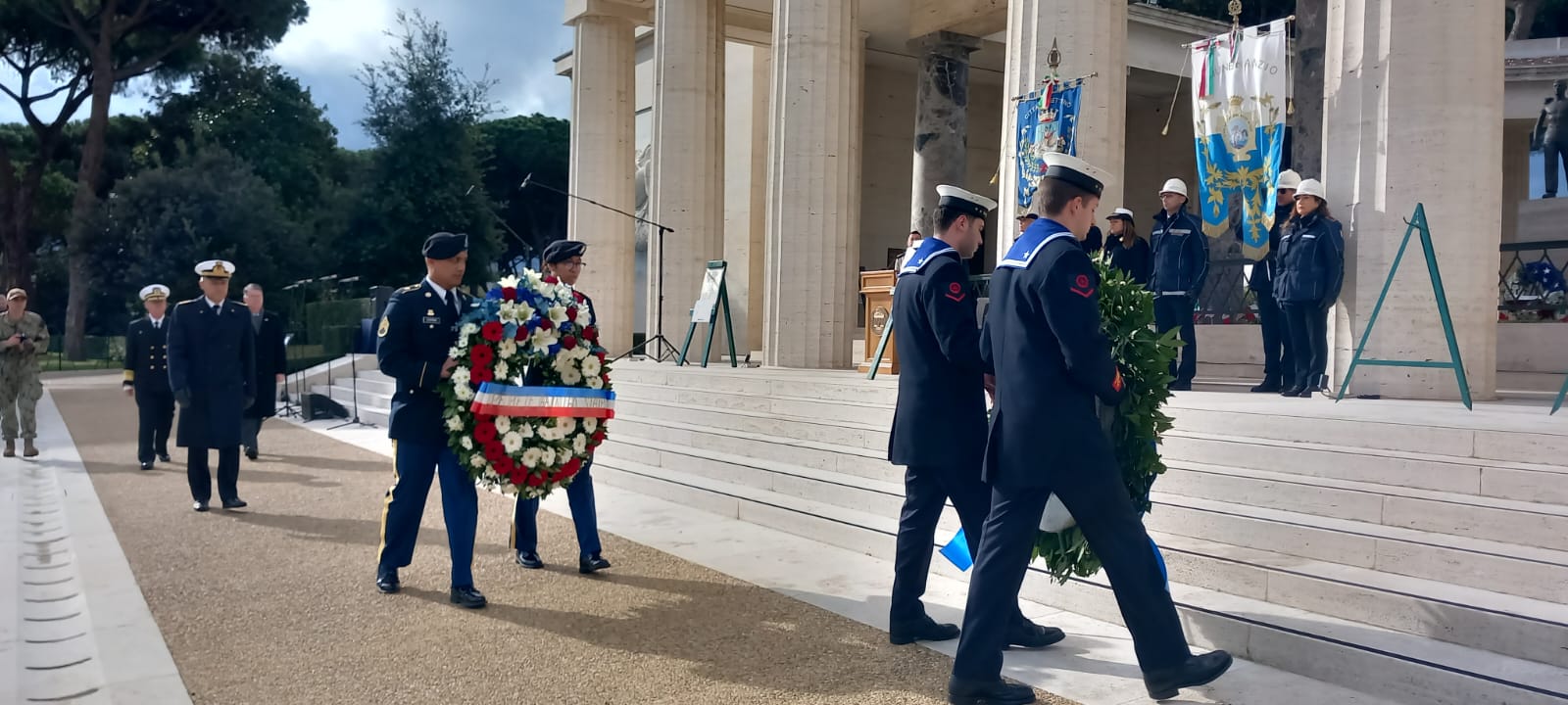 Nettuno, si sono tenute in mattinata al cimitero americano le celebrazioni per il 79esimo sbarco del 1944. Presenti i sindaci dei Castelli