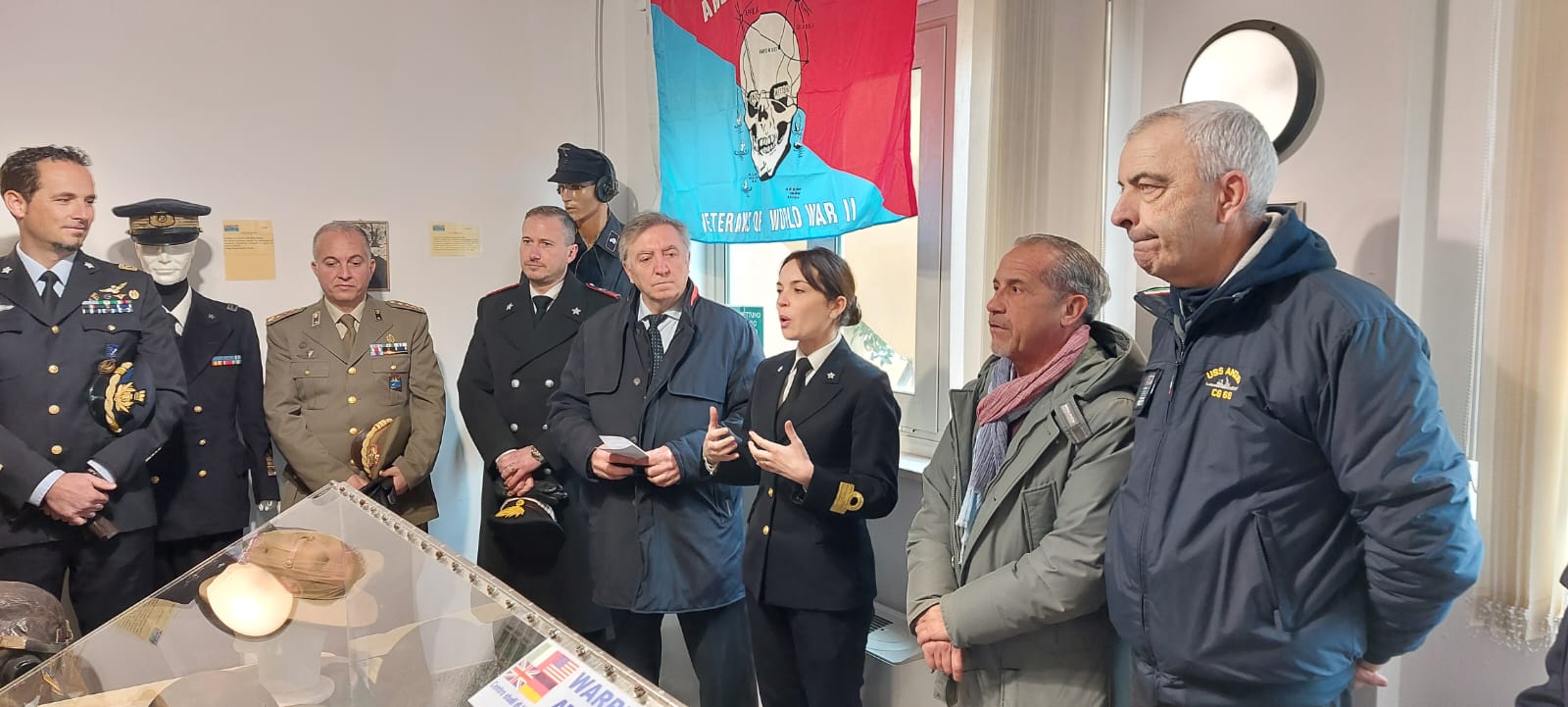 Anzio – 79° Anniversario dello Sbarco di Anzio: inaugurata la mostra “Bandiere sul Mare”, presso l’Ufficio Circondariale Marittimo al Porto