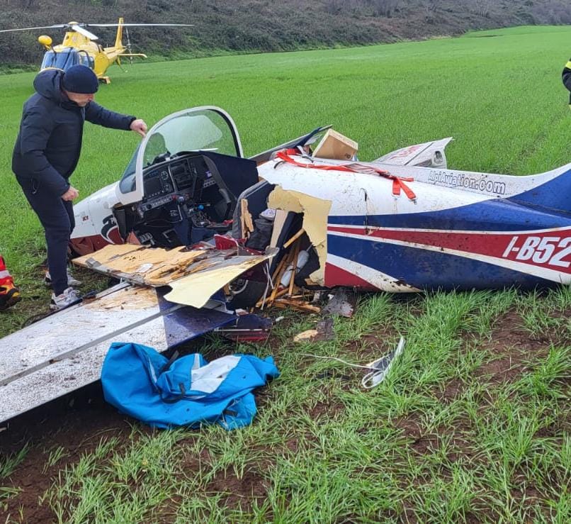 Artena, due settantenni precipitano con un ultraleggero su un prato adiacente all’aviosuperficie. Nessuno in pericolo di vita