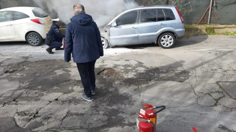 Ciampino: Evitato il peggio per l’incendio di una macchina a bordo strada