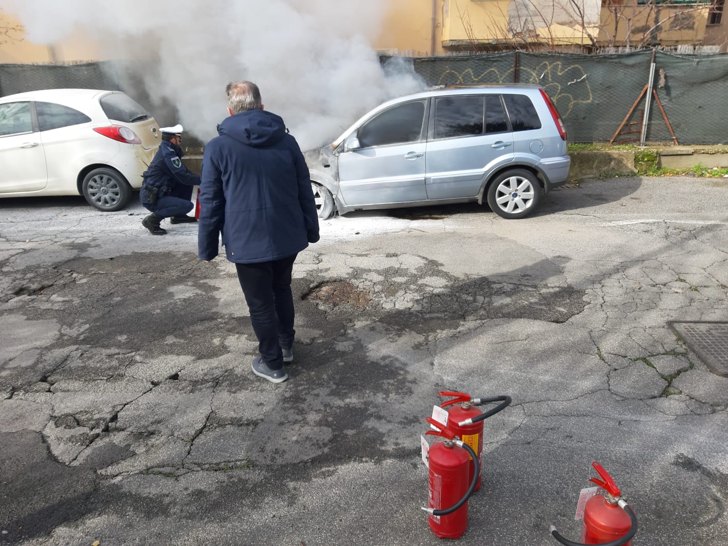 Ciampino: Evitato il peggio per l’incendio di una macchina a bordo strada