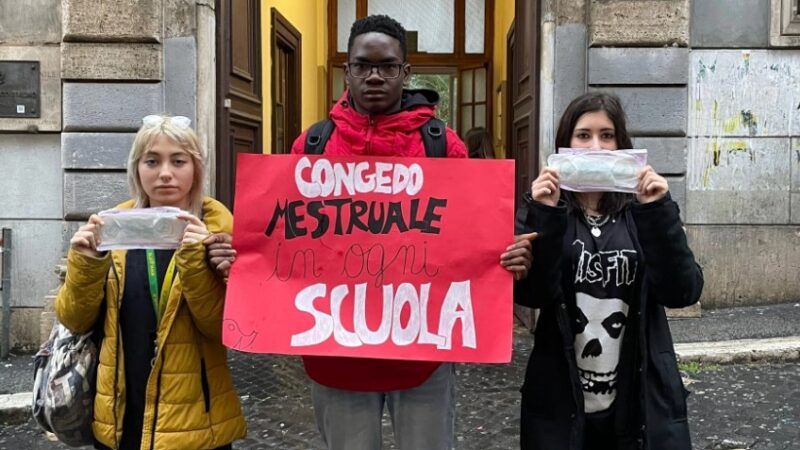 Il sit-in degli studenti del Lazio: “Congedo mestruale in ogni istituto”