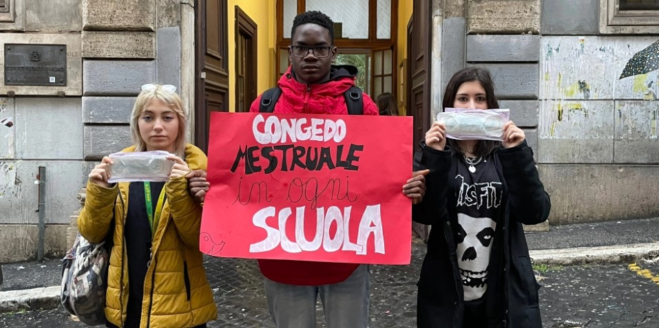 Il sit-in degli studenti del Lazio: “Congedo mestruale in ogni istituto”