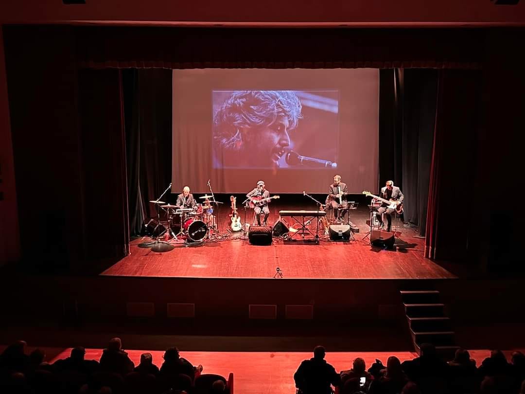 Velletri, gran pienone alla serata dedicata a Pino Daniele al teatro Artemisio, nonostante la neve, organizzata dall’Associazione Shanky