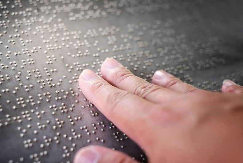 Oggi 4 gennaio è la Giornata mondiale del Braille: rivoluzionario metodo di scrittura e lettura