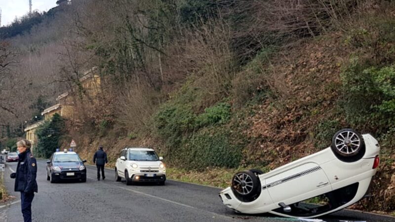 Rocca di Papa, la polizia locale interviene per un incidente e per una strada ghiacciata ripristinando la sicurezza