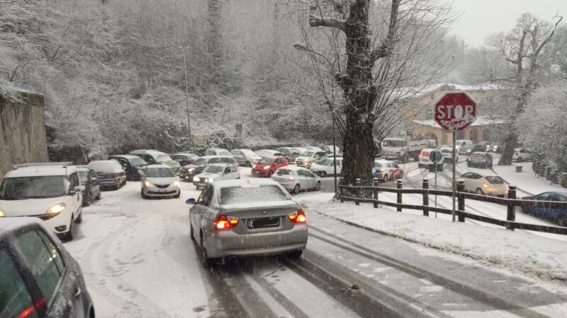 Rocca di Papa: Critica la situazione dopo un’abbondante nevicata