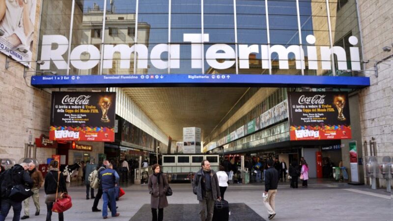 Roma, stabile la ragazza accoltellata a Roma Termini. Piantedosi “preoccupato”, pronti nuovi controlli nelle stazioni