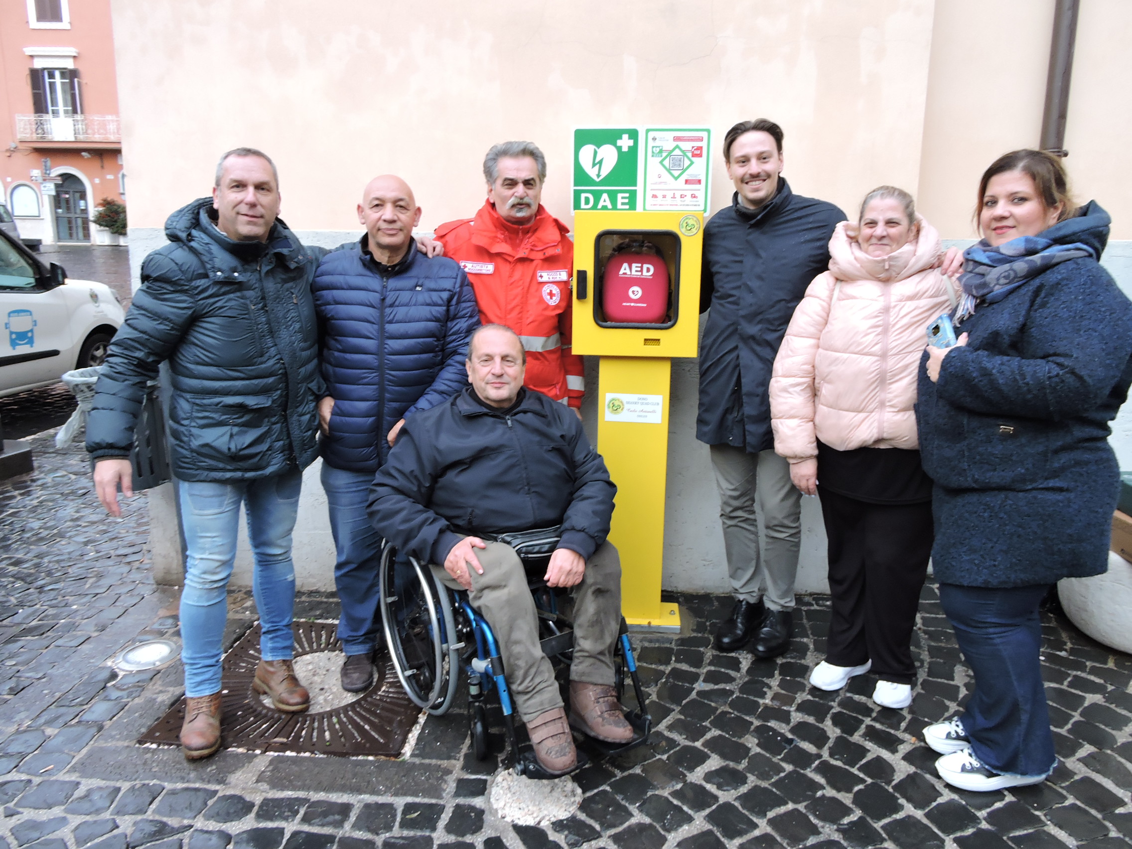 Velletri: Installati oggi pomeriggio i tre defibrillatori nelle piazze principali del centro storico, acquistati e donati dall’Associazione Shanky