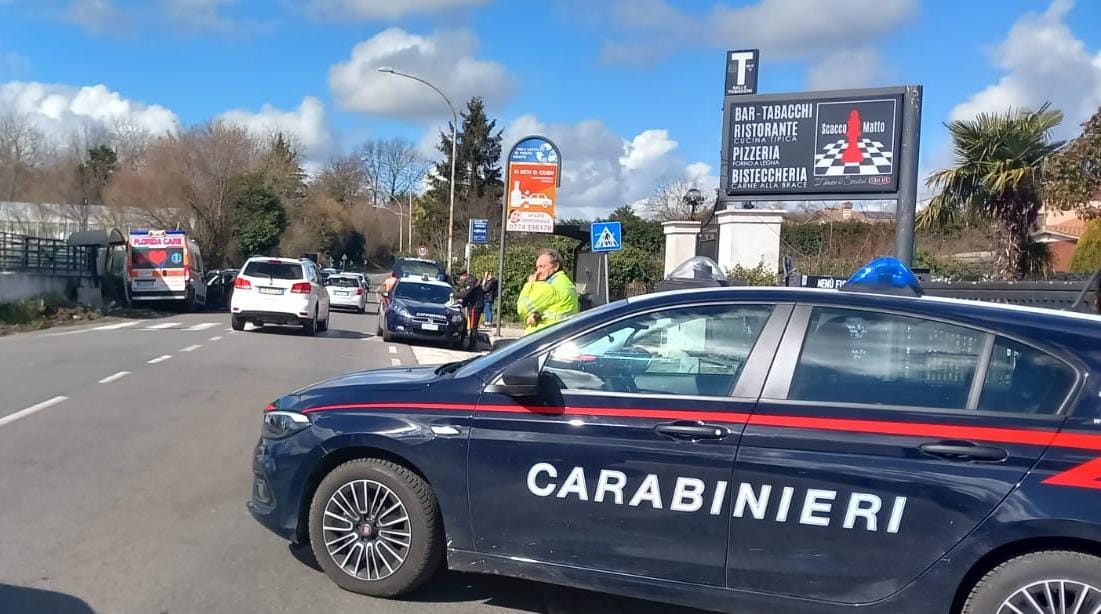 Palestrina, incidente su via Casilina incrocio con Carchitti, coinvolta un’ambulanza e una macchina: ferita una donna