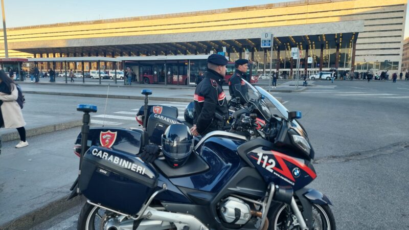 Roma, controlli interforze ad alto impatto in zona Termini ed Esquilino di Polizia di Stato, Arma dei Carabinieri, Guardia di Finanza e Polizia Locale