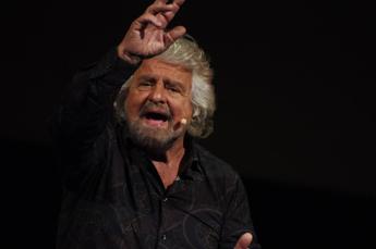 Grillo ‘fonda’ chiesa dell’Altrove: “Missione? La indica l’Elevato”