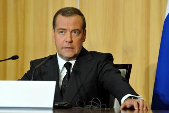 Guerra Ucraina-Russia, Medvedev: “Resa potrebbe aprire strada alla pace”