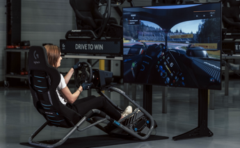 Logitech e Playseat lanciano il nuovo cockpit per giochi e simulatori di corsa