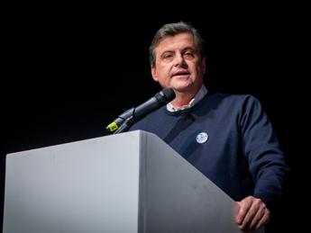 Terzo polo, Calenda presenta road map per partito unico entro l’autunno