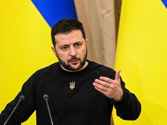 Ucraina, Zelensky: “Servono subito aerei per difesa”