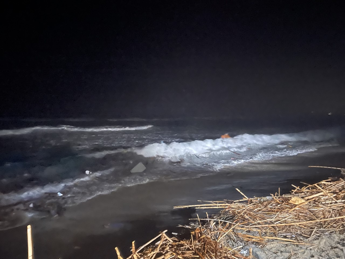 Un superstite: “Il motore ha fatto fumo e la barca si è spezzata”