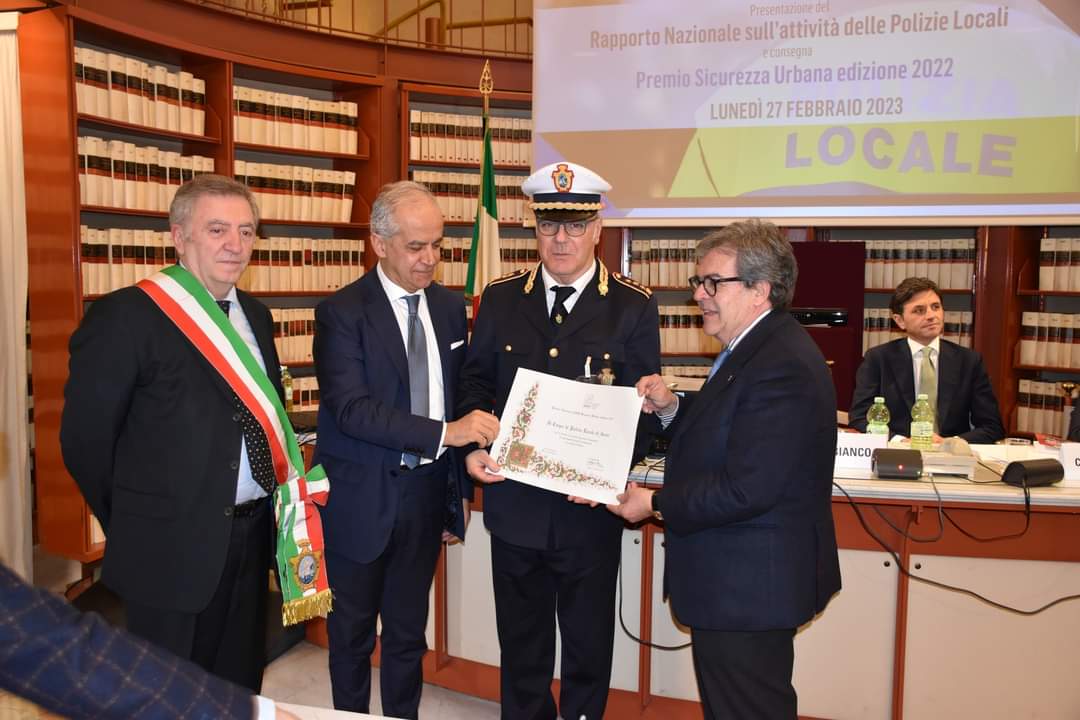 Anzio: Premio ANCI Sicurezza urbana 2022 al corpo della polizia locale della città di Anzio per la partecipazione all’operazione di sgombero degli appartamenti occupati abusivamente nel Quartiere Zodiaco