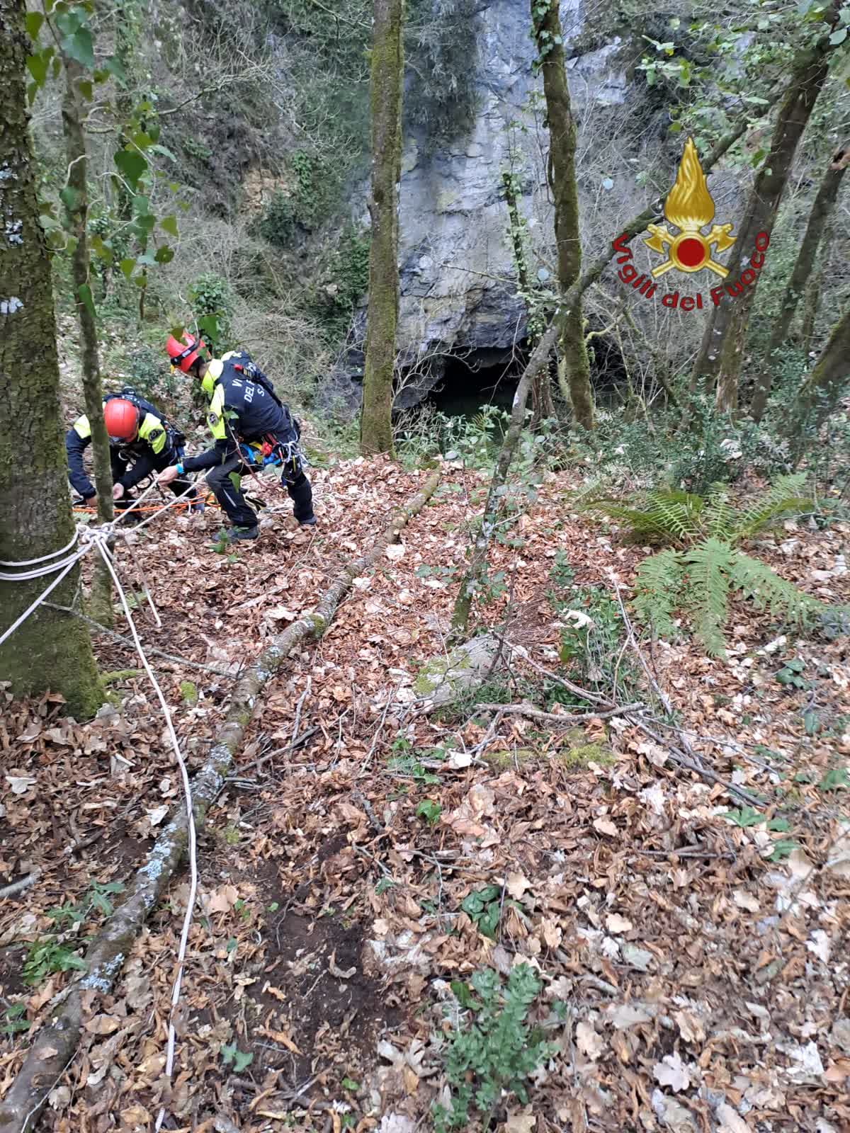 Rocca di Cave: I vigili del fuoco in soccorso di due escursionisti caduti in un dirupo