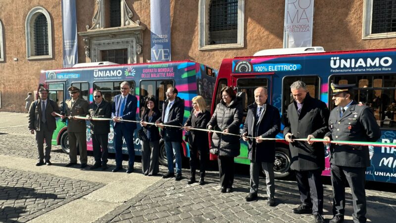 Roma: L’inaugurazione di tre bus elettrici dedicati a #uniamoleforze per le malattie rare