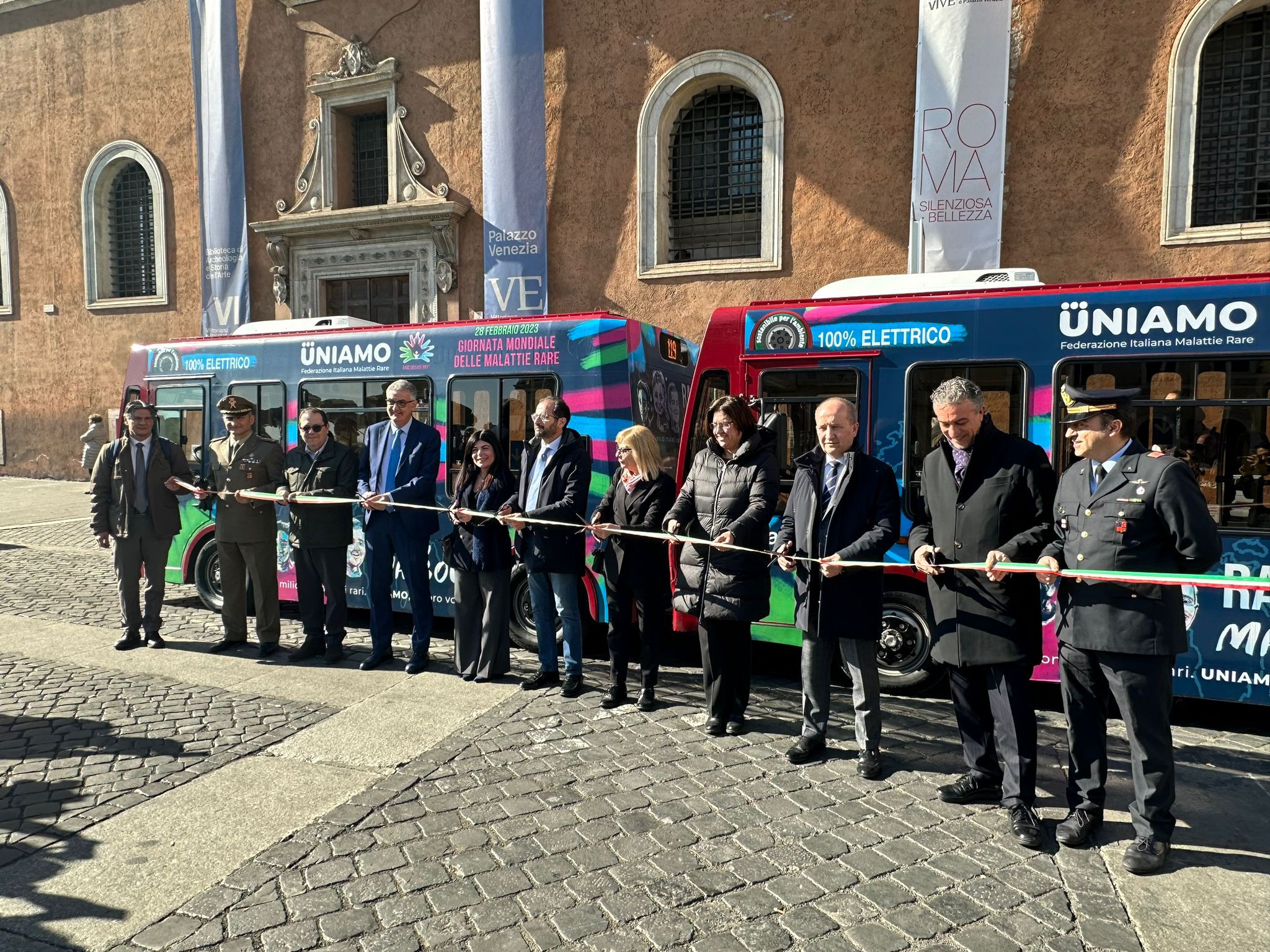 Roma: L’inaugurazione di tre bus elettrici dedicati a #uniamoleforze per le malattie rare