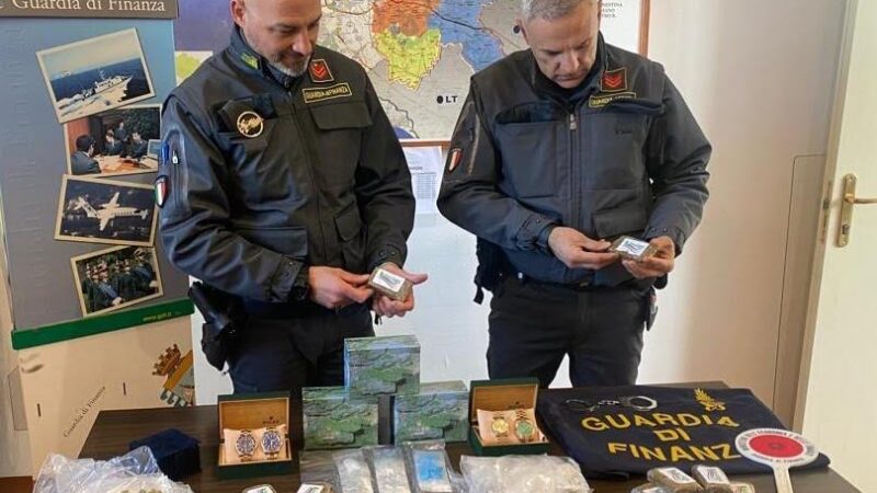 Frascati, la guardia di finanza sventa traffico consistente di droga e rolex rubati, tra la Capitale e i Castelli Romani