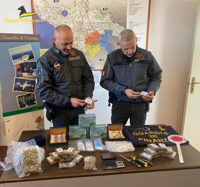 Frascati, la guardia di finanza sventa traffico consistente di droga e rolex rubati, tra la Capitale e i Castelli Romani