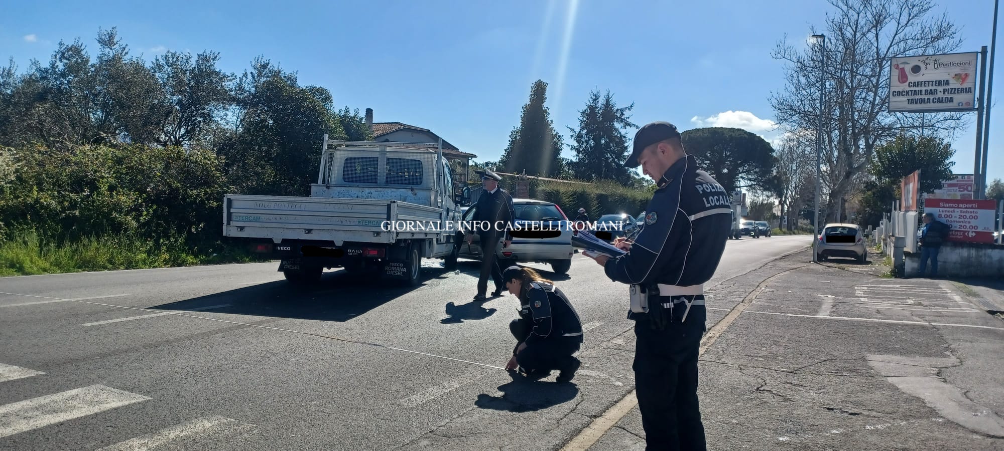 Velletri, incidente tra un camion e un’auto nella zona commerciale via Appia Sud