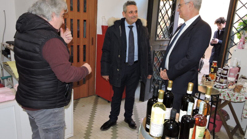 Nemi, visita ambasciatore turco nel paesino delle fragole, scambio di cultura e solidarietà