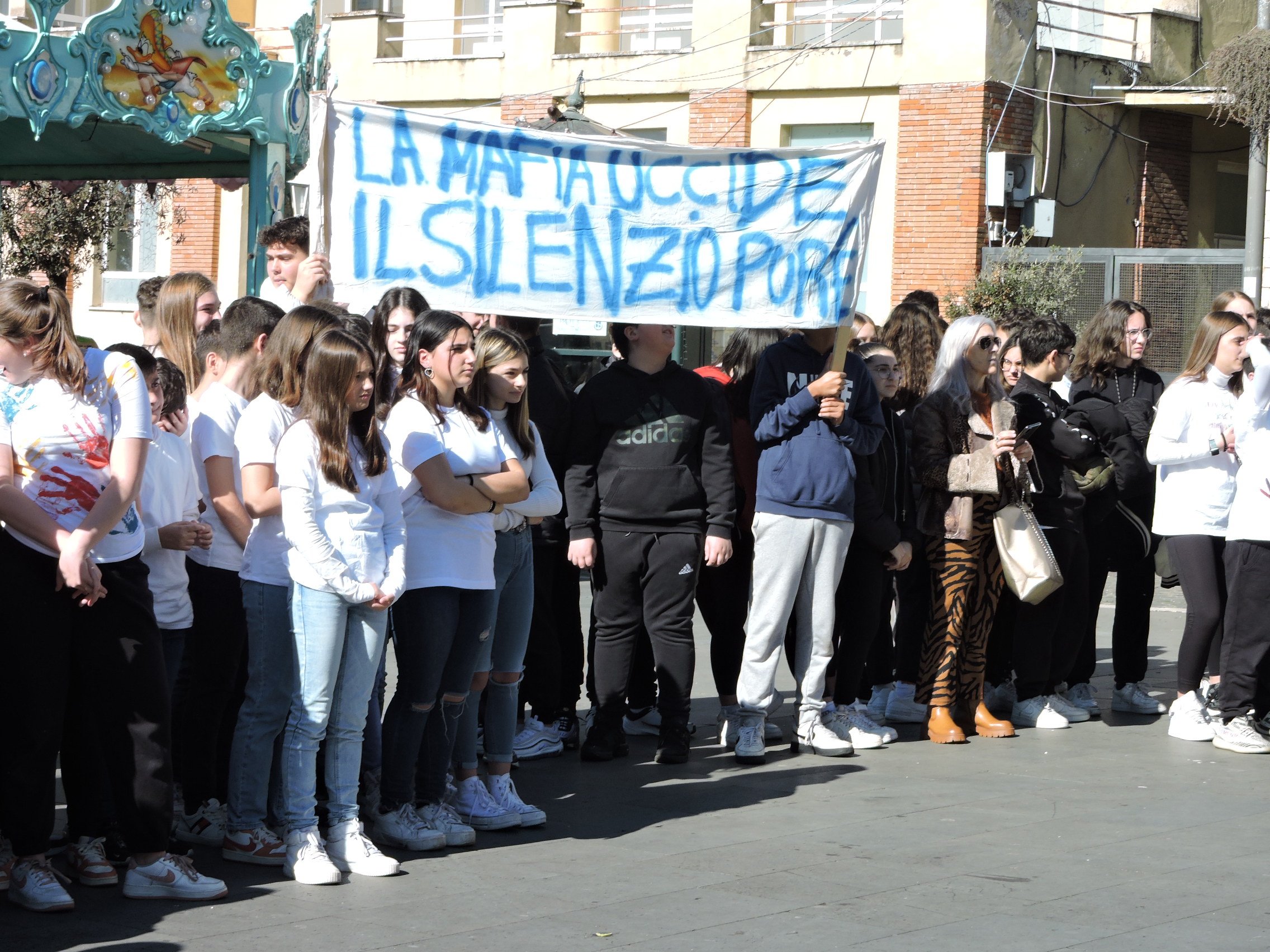 Genzano, Flash Mob contro tutte le mafie e nel ricordo delle vittime da parte degli studenti della Garibaldi