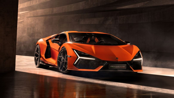 Ecco la Lamborghini Revuelto, la prima V12 plug-in da 1015 cavalli