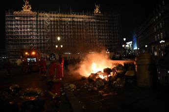 Francia, esplode la rabbia contro riforma pensioni: 234 arresti a Parigi