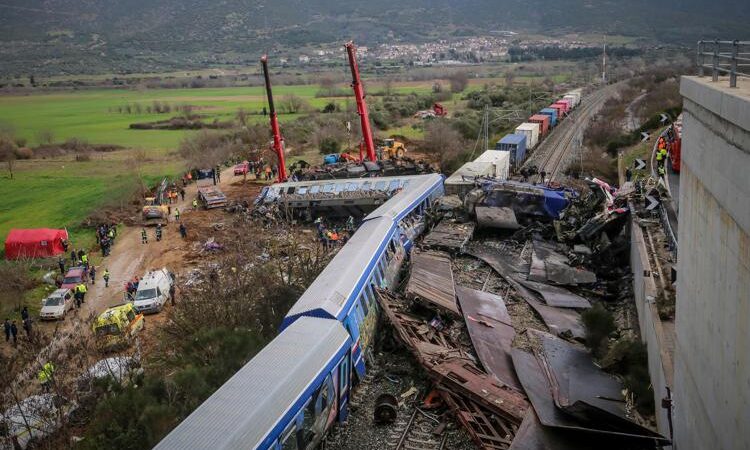 Grecia – scontro tra due treni: 40 morti