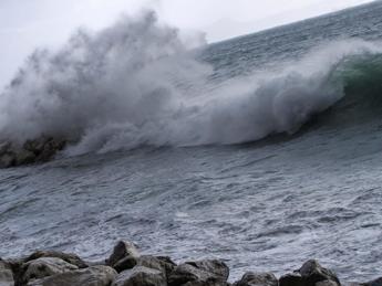 Meteo, in arrivo venti di burrasca e tempesta sull’Italia: scatta allerta