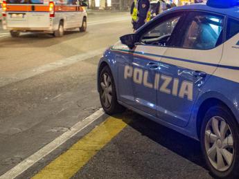 Milano, passanti accoltellati in strada: diversi feriti