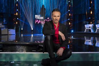 Nek torna conduttore, dal 28 marzo su Rai2 con ‘Dalla strada al palco’