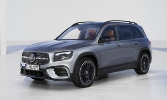 Nuova Mercedes-Benz GLB: ibrida, sicura e dotata