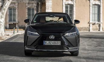 Nuovo Lexus RZ 450e: il SUV full electric