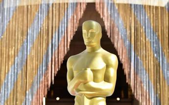 Oscar: dai jeans di Lady Gaga all’idratante di Hugh Grant, ecco i momenti top