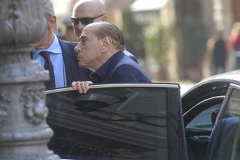 Silvio Berlusconi dimesso dal San Raffaele