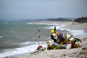 Strage di Cutro, familiari delle vittime vogliono fare causa allo Stato