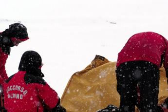 Travolto da valanga in Valle D’Aosta, morto sciatore