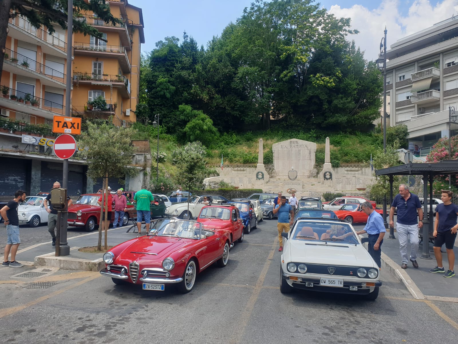 Velletri, weekend con la Festa delle Camelie, domenica il raduno delle auto e moto d’epoca