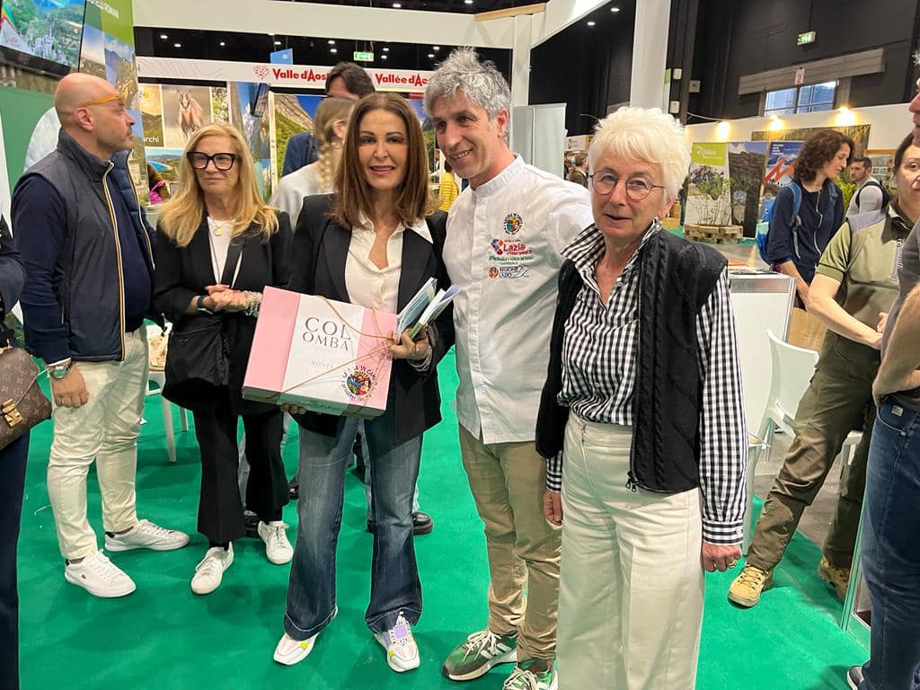 Cammino Naturale e Parchi Lazio, la visita del ministro del turismo Daniela Santanchè allo stand del Lazio alla Fiera di Milano