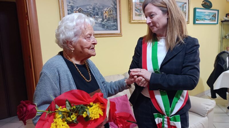 Ciampino: La città abbraccia la centenaria Angela Matrone