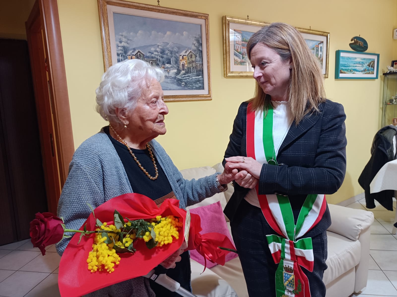 Ciampino: La città abbraccia la centenaria Angela Matrone