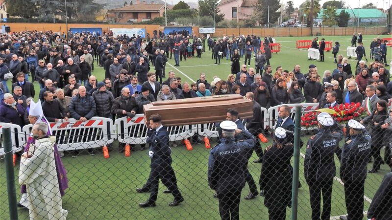 Colonna: Concluso il funerale di Bruno Astorre. Sbardella lo ricorda come un marito amorevole e presente