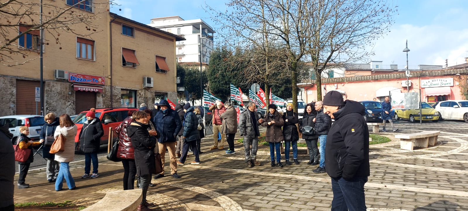 Artena, il 95% dei dipendenti comunali ha incrociato le braccia e protesta in piazza con CGIL e CISL